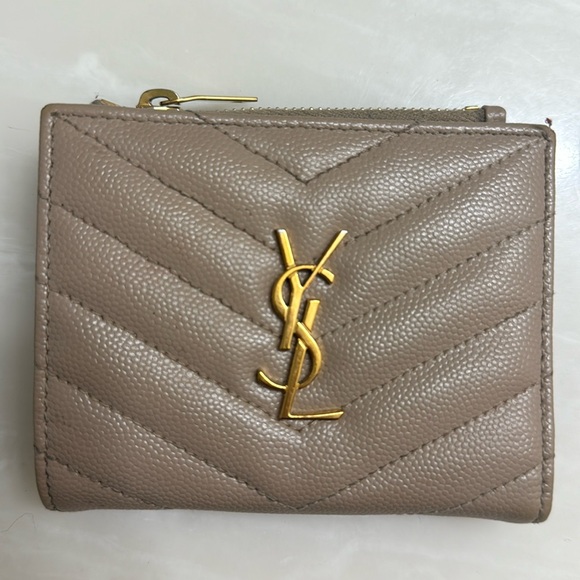 YSL wallet has a stain as shown and discolored zipper - Picture 1 of 4